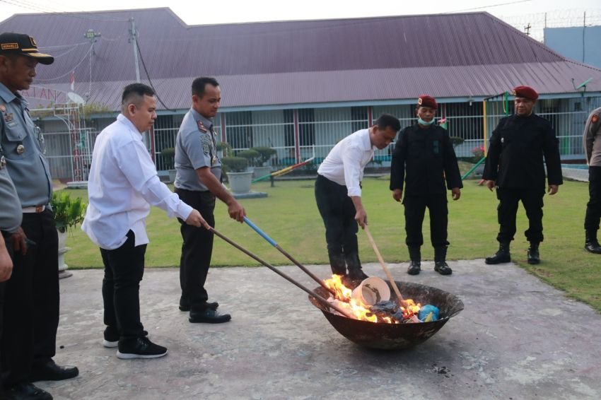 Lapas TBA, BNNK dan Polres Razia Blok Hunian Warga Binaan