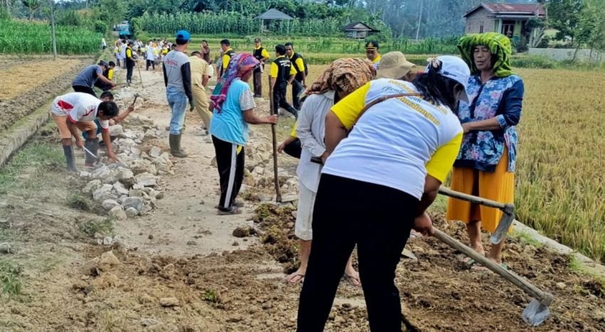 Bupati Simalungun Apresiasi Masyarakat Gotong Royong Perbaiki Jalan di Panei