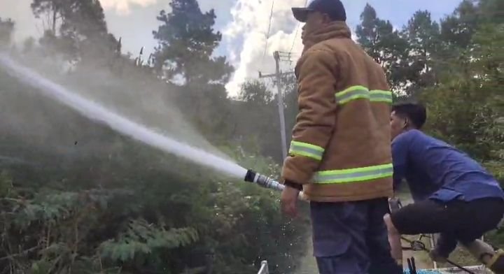 30 Ha Kawasan Hutan Tanduk Benua Simalungun Terbakar, BPBD Turunkan 3 Unit Damkar