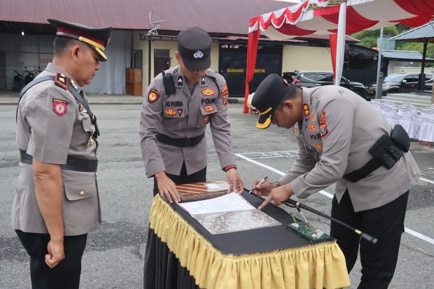 Kapolres Madina Pimpin Sertijab 5 PJU dan Kapolsek Panyabungan