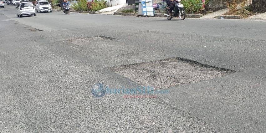 Ancam Keselamatan, Masyarakat Minta Jalan yang Dikeruk Supaya Ditambal