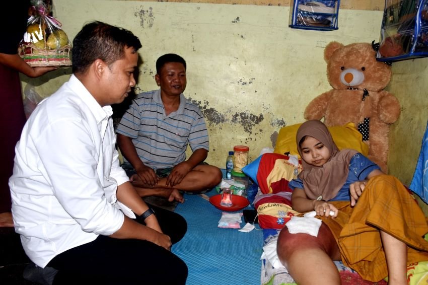 Pj Wali Kota Tebingtinggi Kunjungi Warganya yang Sakit