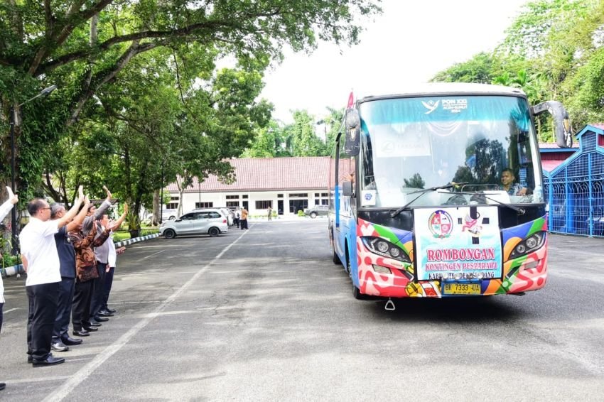 Berangkatkan Kontingen Pesparawi, Pj Bupati Optimis Deliserdang Juara Umum