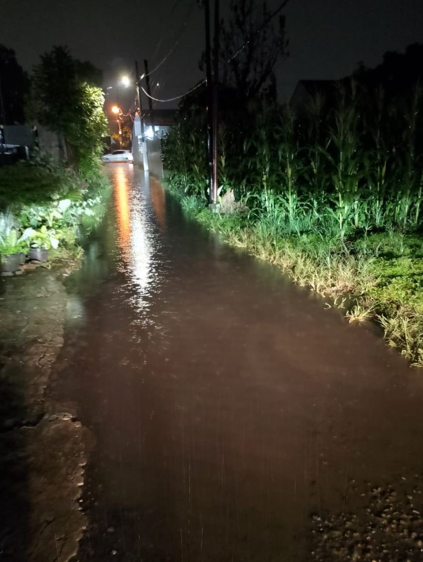 Warga Gang Tenang dan Riamasari Minta Pemerintah Benahi Jalan Mereka