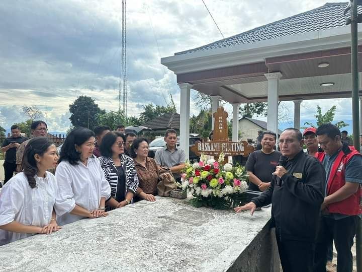 Edy Rahmayadi Ziarah ke Makam Mantan Ketua DPRD SU Baskami Ginting di Batukarang