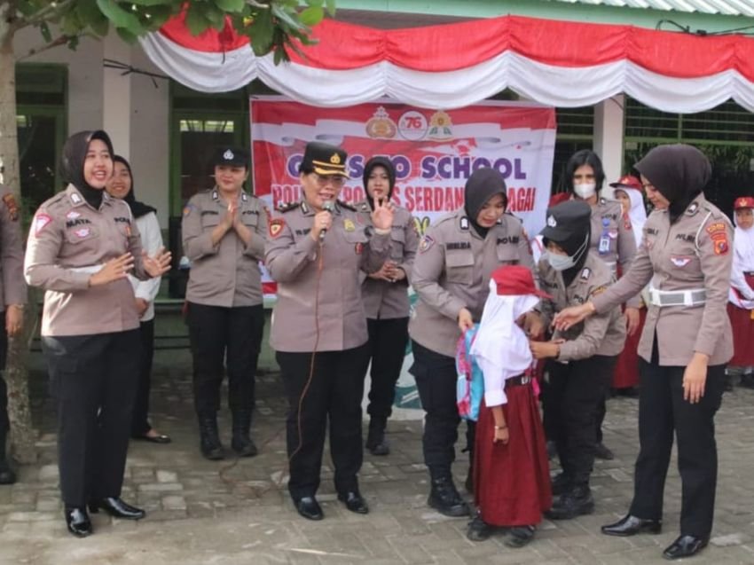 Semarakkan HUT ke-76, Polwan Polres Sergai Goes To School