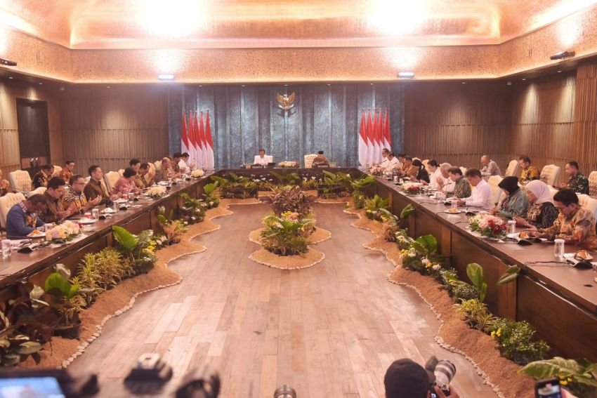 Sidang Kabinet Perdana di IKN, Jokowi Sebut Prabowo Sebagai Presiden Terpilih