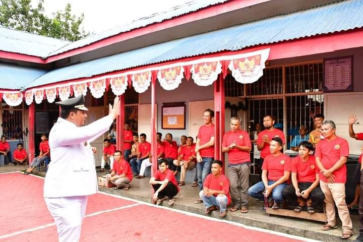 Peringatan HUT Ke -79 RI, Bupati Samosir Serahkan Remisi Umum Kepada103 Warga Binaan