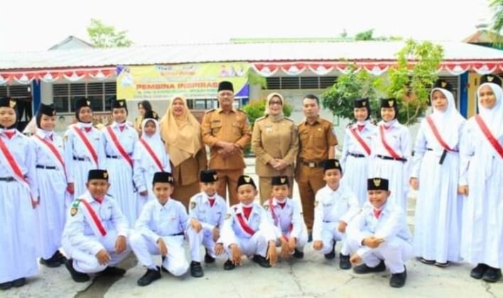 Jadi Inspektur Upacara di SDN 10 Ransel, Plt Bupati: Kelak Kalianlah Pengganti Kami