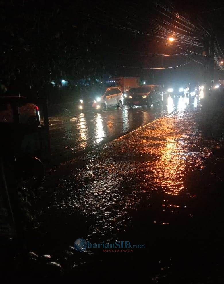 Diguyur Hujan Deras, Jalan Setia Budi Ujung Banjir