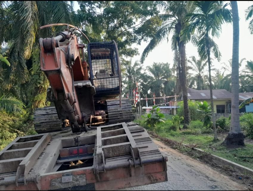 Barang Bukti Excavator Tertahan Dibawa ke Medan Diduga Dihalang-halangi Koptan