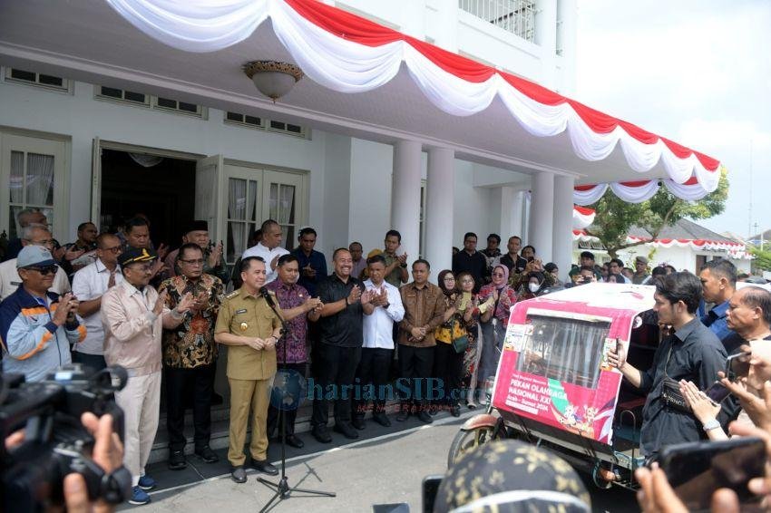 Perkuat Promosi PON, Pj Gubernur Sumut Agus Fatoni Lepas Ratuan Becak PON 2024