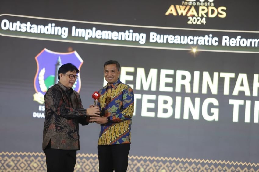 Pemko Tebingtinggi Terima Penghargaan CNN Indonesia Awards 2024