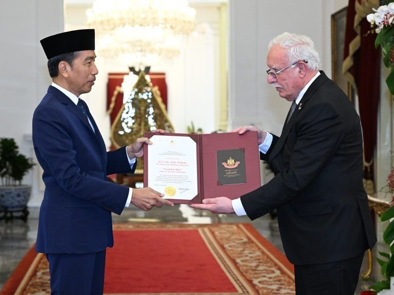 Palestina Anugerahi Penghargaan Tertinggi kepada Jokowi