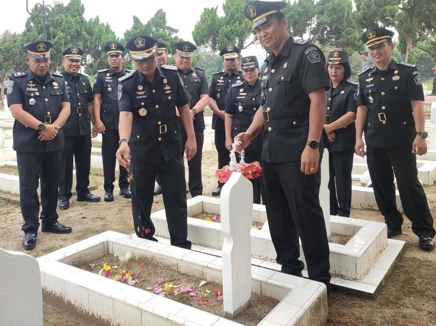 Peringati Hari Pengayoman ke-79, Lapas Tebingtinggi Tabur Bunga di TMP