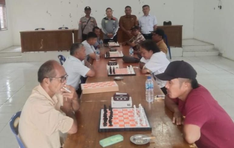 Sambut HUT ke-79 RI, Camat Tanah Pinem Buka Perlombaan Catur