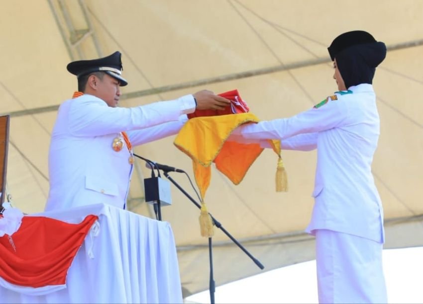 Bupati Labura Irup Pengibaran Bendera HUT ke-79 RI di Aekkanopan