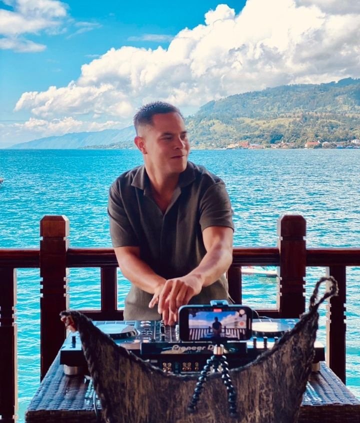 DJ Illianos Sembiring Berdarah Belanda Tampilkan Aransir Lagu Nasionalis Indonesia