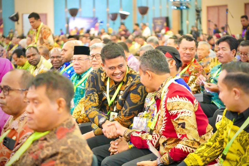 Salah Satu Penerima penghargaan, Wali Kota Medan Bobby Nasution Hadiri UHC Awards 2024