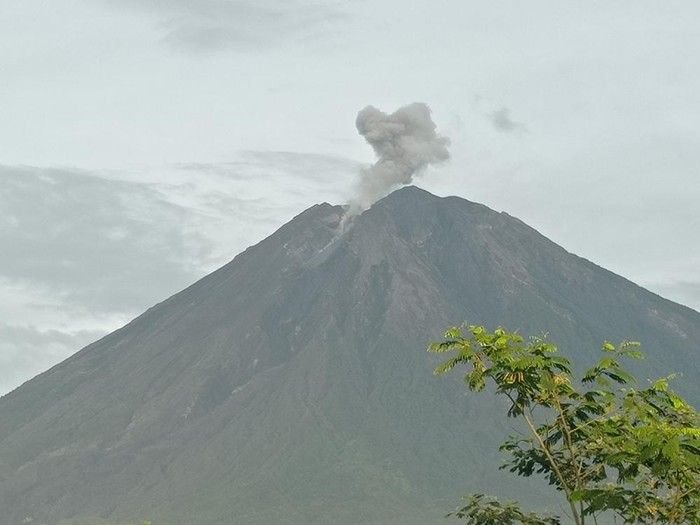 Semeru Mengguncang, Erupsi Berdurasi 153 Detik