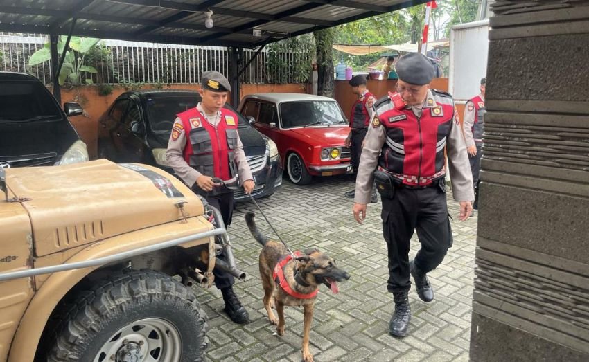 K9 Polda Sumut Diterjunkan untuk Sterilkan Gedung KPU dan Bawaslu Jelang Pilkada 2024