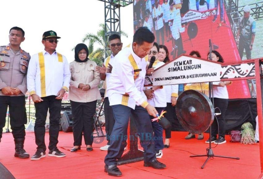 Bupati Simalungun Buka Bazar Pangan dan Pasar Tani