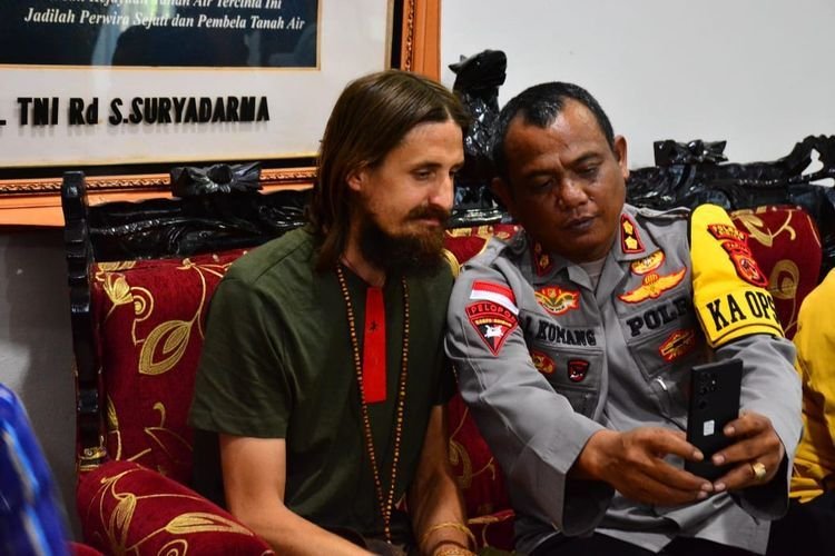 Pilot Susi Air Akhirnya Berhasil Dibebaskan