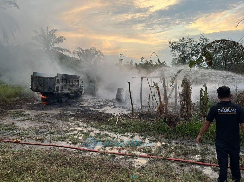 Lokasi Diduga Tempat Penimbunan BBM di Kotapinang Terbakar