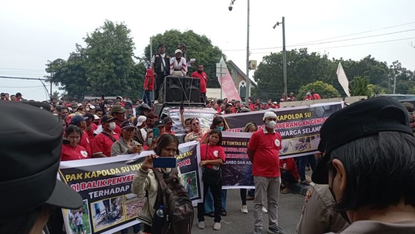 Buntut Penyerangan Geng Motor, Warga Selambo Demo ke Polda Sumut Tuntut Tangkap Oknum Kadus