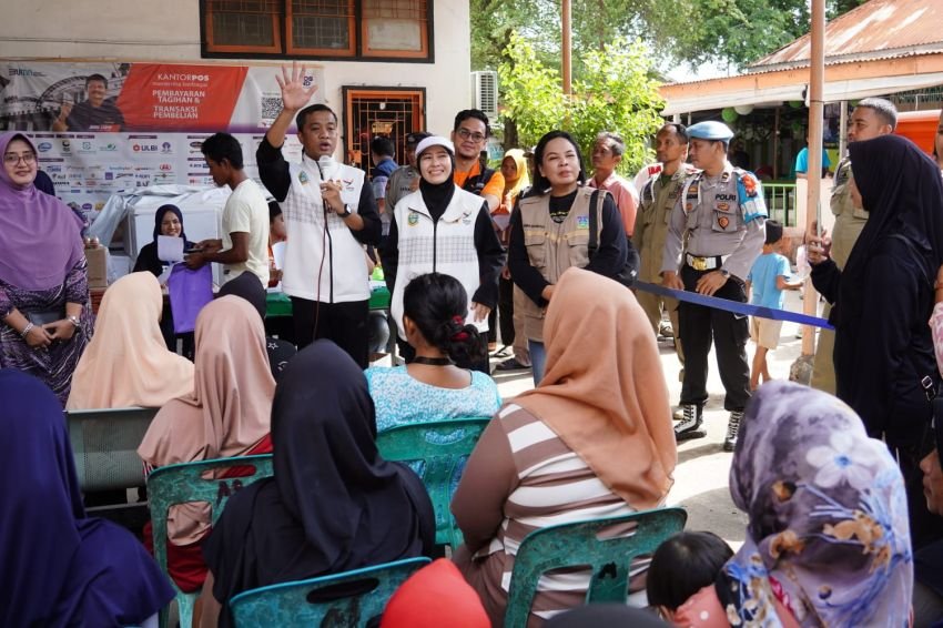 Pj Wali Kota Tebingtinggi Serahkan Bantuan Pangan untuk Keluarga Berisiko Stunting