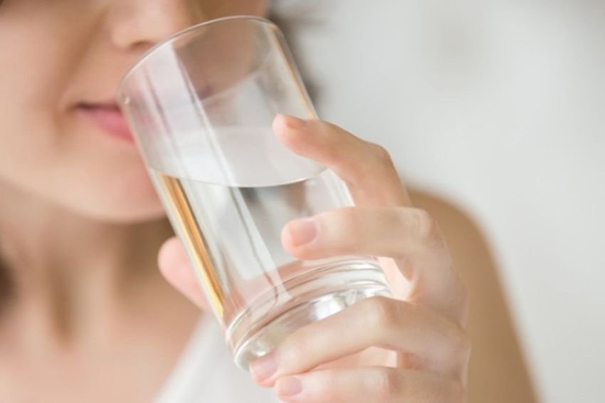 Keajaiban Minum Air Saat Perut Kosong: Apa Saja Manfaatnya?