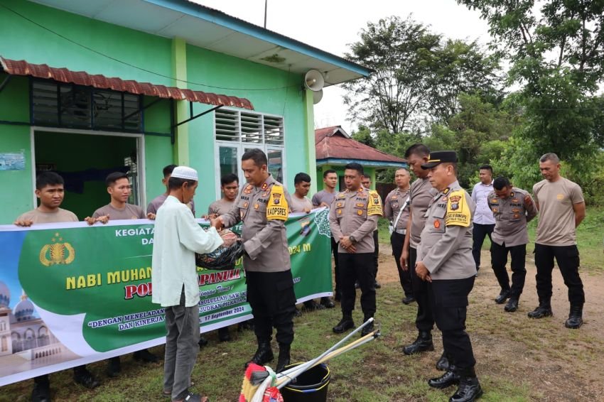 Polres Tapanuli Tengah Gelar Bakti Religi di Masjid An Nur Pandan