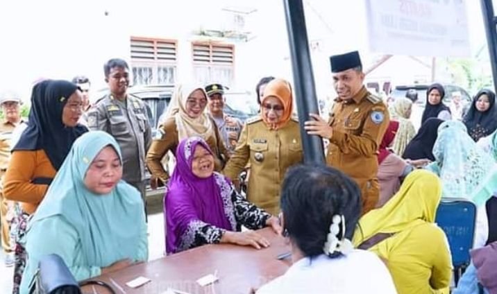 Plt Bupati Labuhanbatu Bantu Baznas Salurkan Zakat