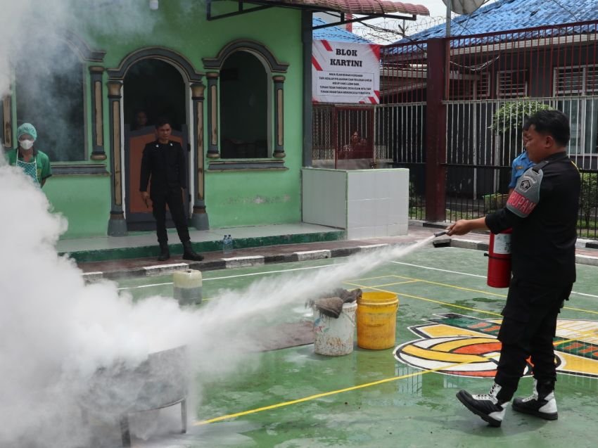 Rutan Tarutung Gandeng Damkar Taput Gelar Simulasi Penanganan Kebakaran