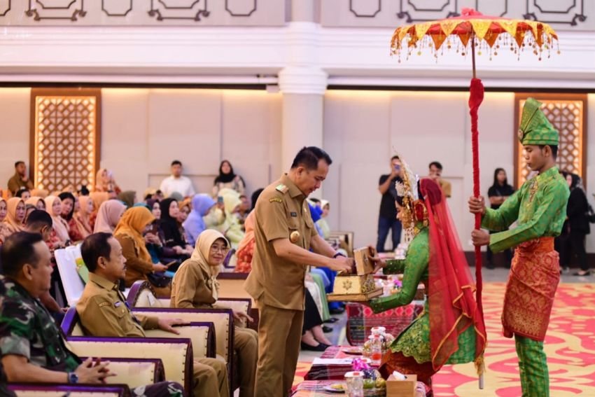 Pj Gubernur Sumut Kukuhkan Tyas Fatoni Jadi Bunda Literasi