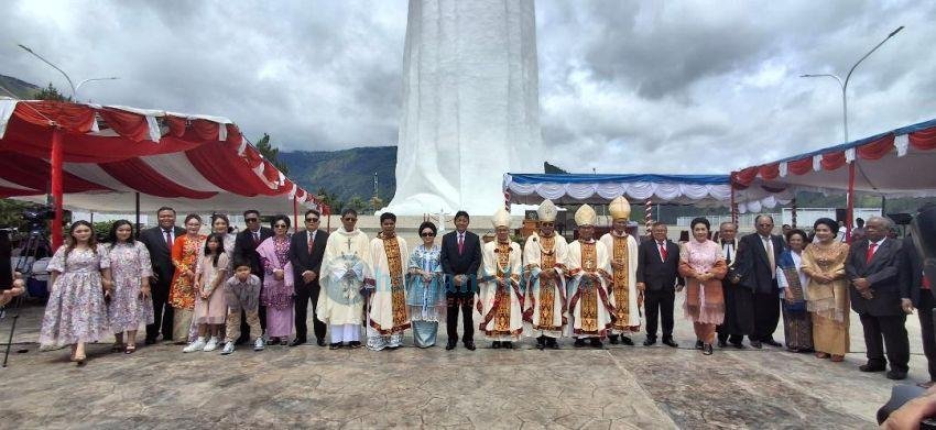 Uskup Agung Medan Berkati Patung Yesus Kristus Sang Penyelamat Sibeabea Samosir