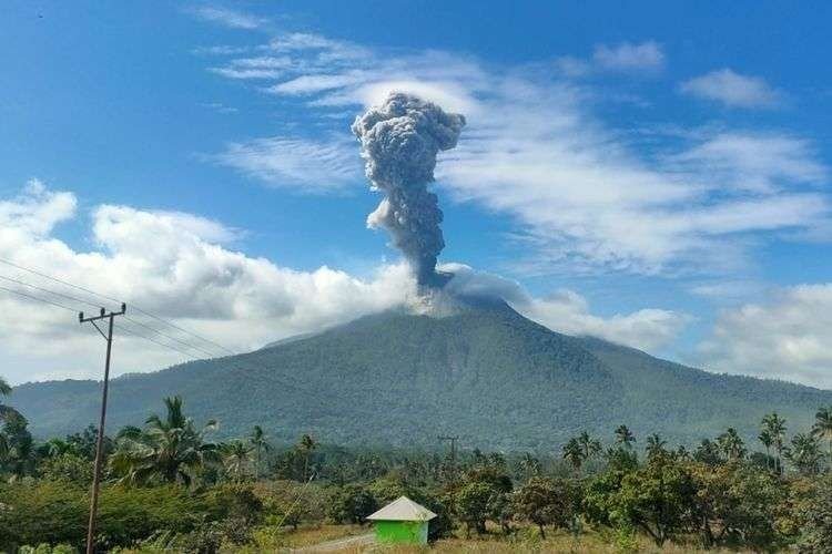 Gunung Lewotobi Laki-Laki Erupsi, Warga Diimbau Waspada