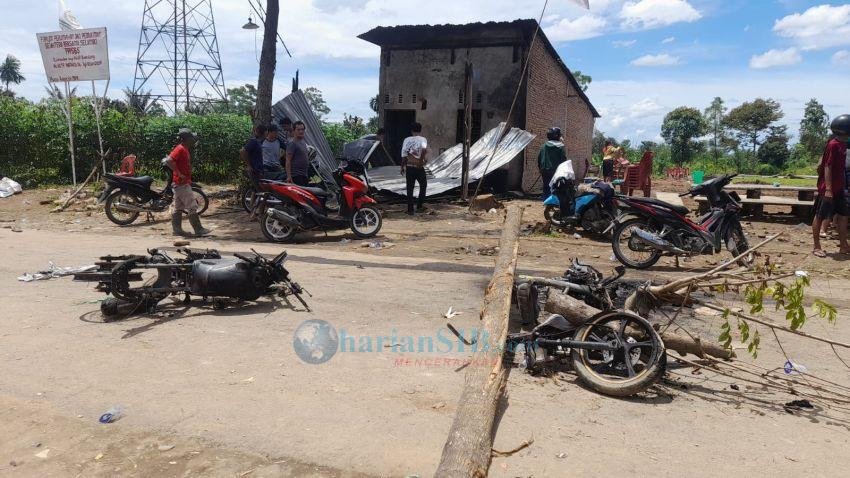 Mencekam, Posko FPPSBS dan Sejumlah Sepeda Motor Dibakar Gerombolang Geng Motor