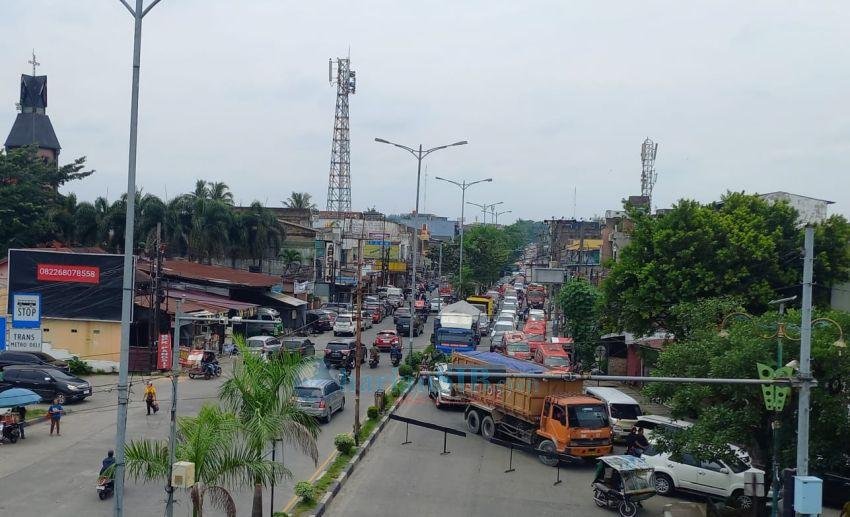 Macet Parah Landa Jalan Jamin Ginting, Sabtu