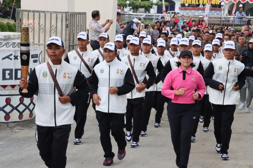 Kapolres Pematangsiantar Sambut Kedatangan Kirab Api Obor PON XXI