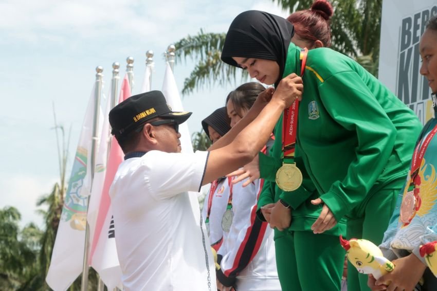 Kontingen Jawa Timur Kembali Sabet Emas Balap Sepeda Road Bike Nomor TTT Putra-Putri PON XXI