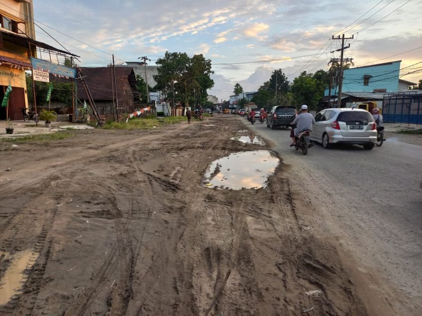 Perbaikan Jalan TB Simatupang Tak Kunjung Tuntas, Warga Setiap Hari Disuguhi Debu