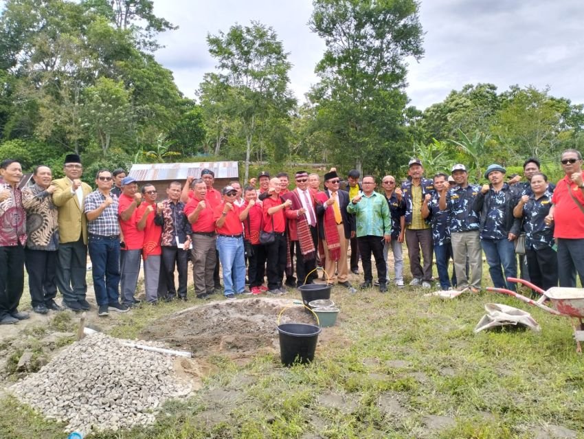 Keturunan Toga Nainggolan Gelar Peletakan Batu Pertama Pembangunan Monumen di Samosir