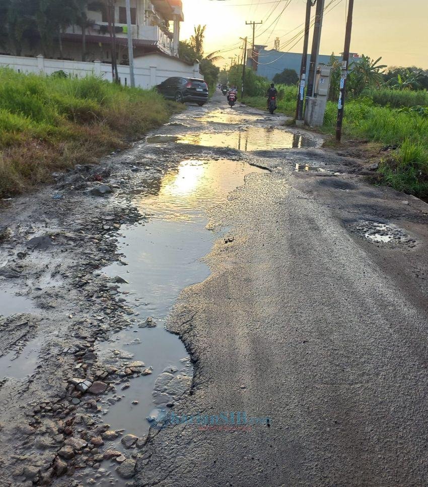 Jalan Rusak di Lorong Kabu Jalan Pembangunan USU Butuh Perhatian Pemerintah