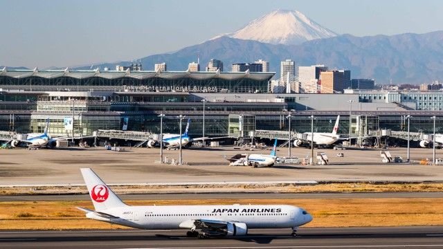 Ledakan di Bandara Jepang, Landasan Pacu Amblas