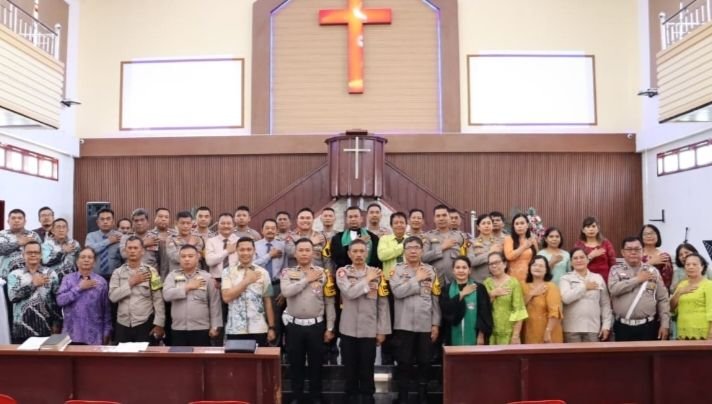 Kapolres Labuhanbatu Bersama PJU dan Bintara Ibadah Minggu Kasih di GBKP Rantauprapat