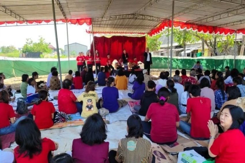 Jemaat GKJI-MD Sukoharjo Terpaksa Ibadah di Lahan Kosong