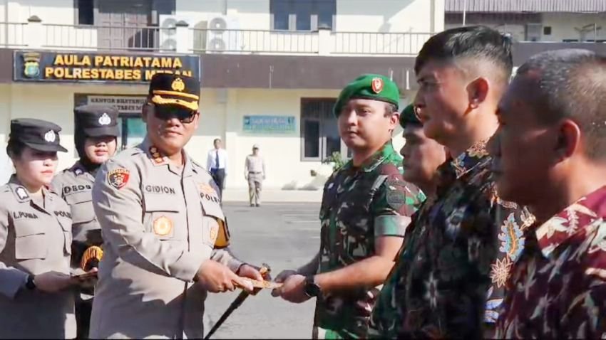 Kapolrestabes Medan Beri Penghargaan kepada Personel Polri, TNI dan Masyarakat Berprestasi