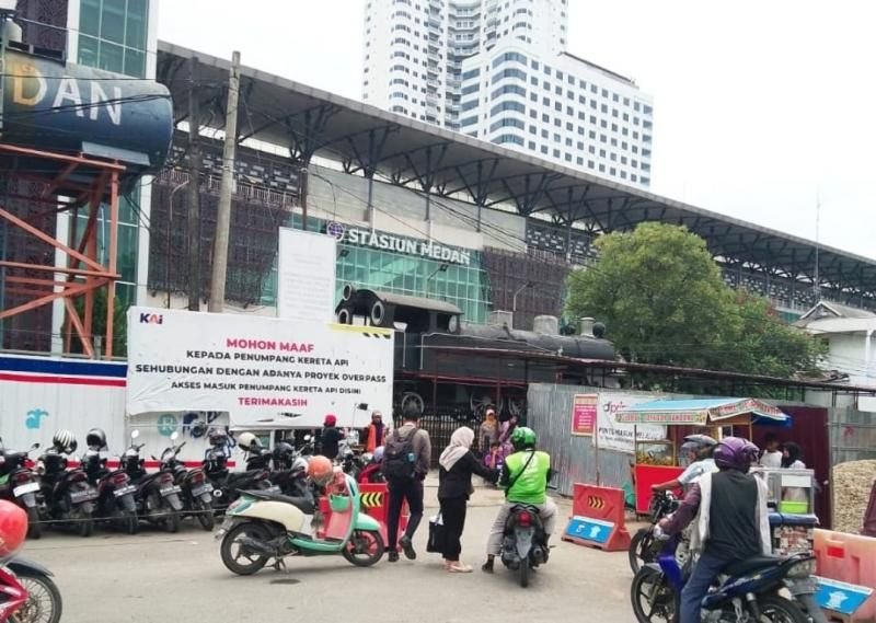 Akses Jalan Stasiun Medan Ditutup, KAI Sodorkan Rute Alternatif