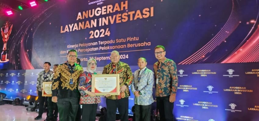 Pj Sekda Asahan Terima Penghargaan Nominasi Anugerah Layanan Investasi 2024 dari Kemendagri